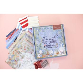 Crafters Companion - Sara Signature Collection -  Box Through the Looking Glass - Bastelkit - Alice im Wunderland